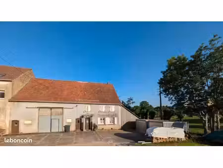 maison ancienne avec grand terrain et verger