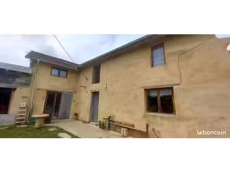 maison 3 chambres de 157 m2 habitables à finir de rénover à madiran