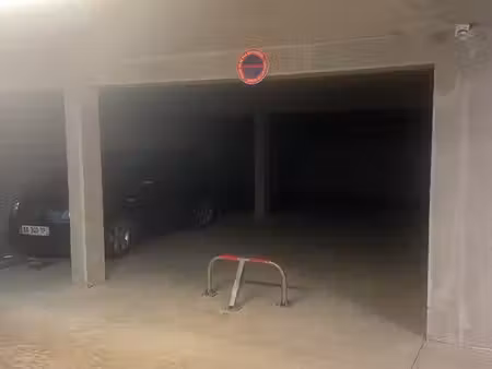 vends double place de parking en sous sol