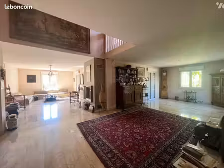 maison 6 pièces 198 m²