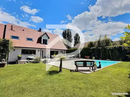 propriété 7 pièces 230 m²