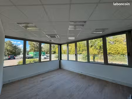 bureau de 132 m2 + entrepot