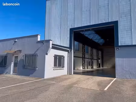 bâtiment 400 m2 avec pont roulant 10 tonnes + bureaux 150 m2