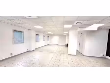 location locaux professionnels 110 m² à nimes (30000)  1 513 €