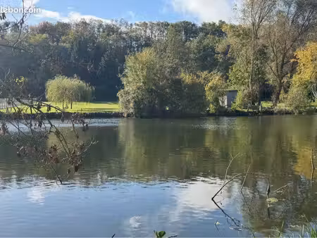 terrain de loisirs 3 000 m² en bord du loir – 2 cabanes + préau