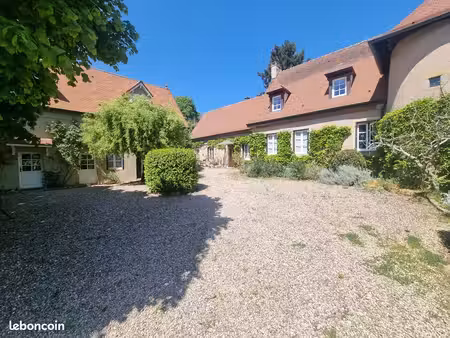 propriété 8 pièces 277 m²