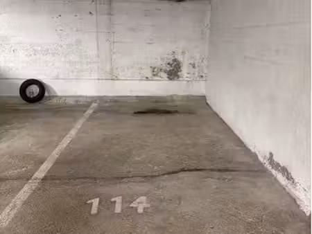 place de parking en souterrain front de mer
