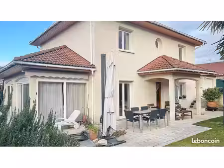 à vendre : maison à valleiry – 7 pièces  4 chambres  195 m² utiles