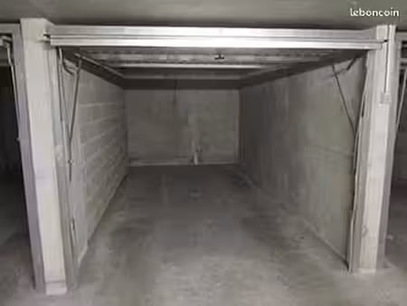 parking 14 m² sallanches