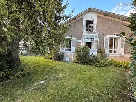 propriété 6 pièces 181 m²