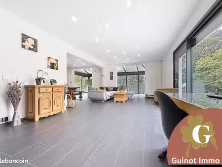 maison 8 pièces 208 m²
