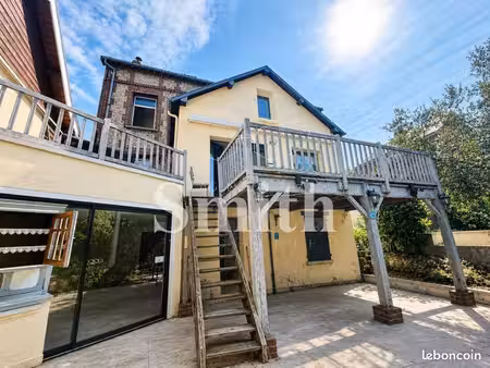 maison 12 pièces 235 m²