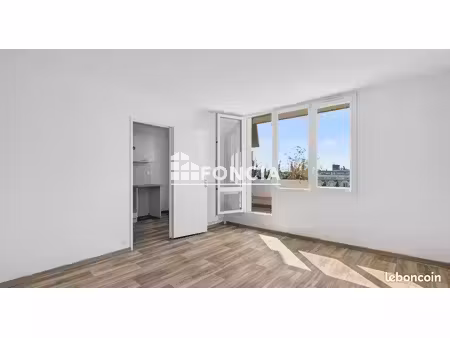 opportunité : appartement t3 rénové avec balcon et parking  avenue carnot à trappes  aux p