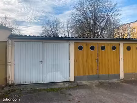 ◊ garage / box fermé à louer – 100 cc / mois