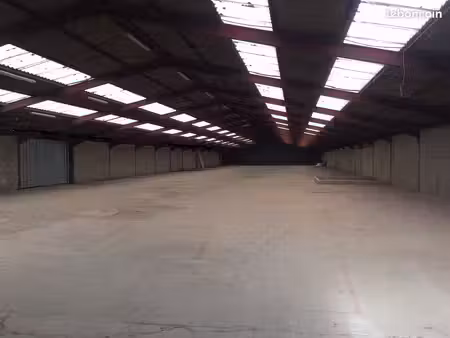 entrepot 1600m2