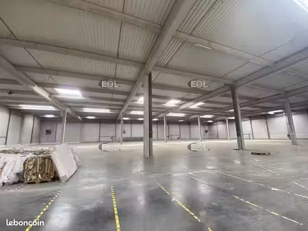 local bureaux 4 370 m²
