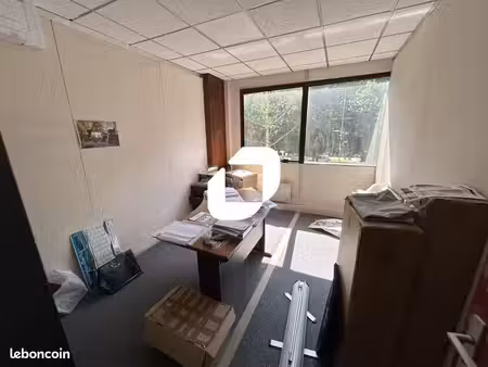 bureau 122 m²