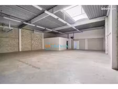 local d'activité 385 m²
