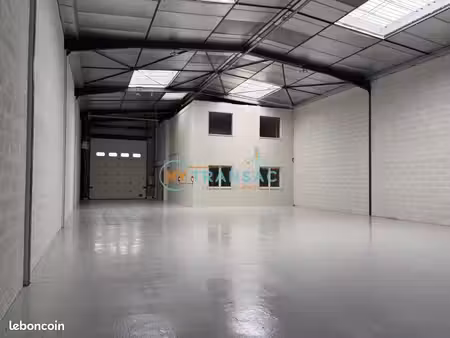 local d'activité 389 m²