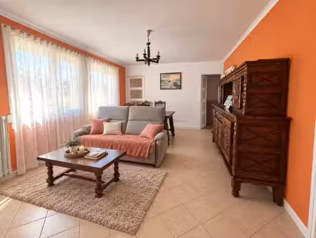 salouel maison de plain pied avec garage double et bel exter
