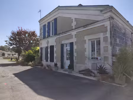 maison vue sur le port