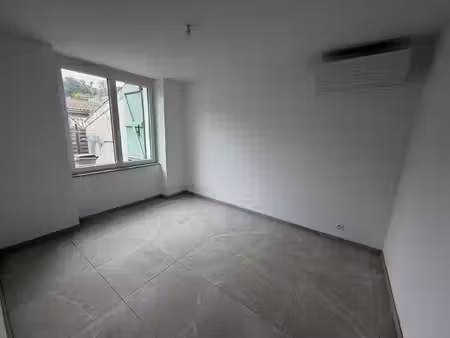 auch t2 rénové à neuf avec jardin et garage