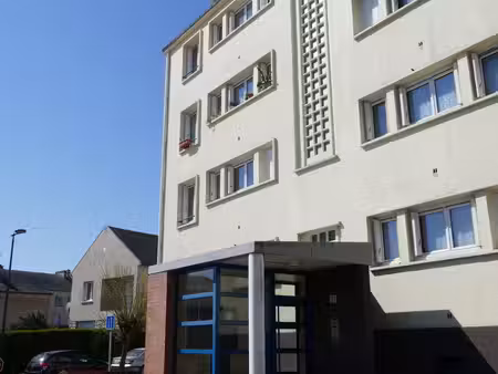 a louer à louviers dans petit immeuble appartement avec 2 chamb