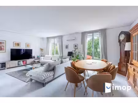 polangis. belle maison de famille contemporaine avec jardin