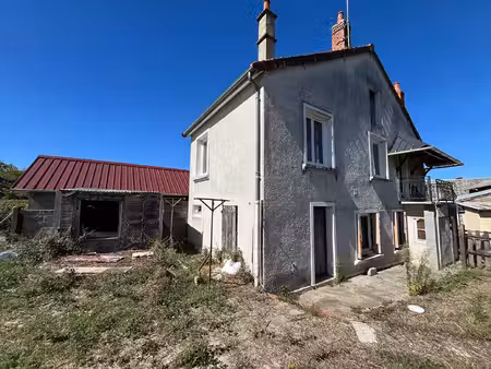 la machine. maison 2 chambres avec jardin à rénover !