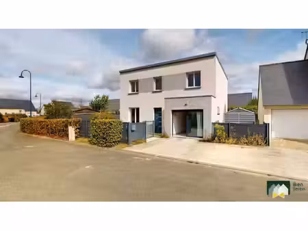 maison moderne avec terrasse et jardin - saint-luperce