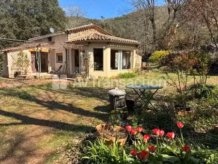 deux maisons  un studio  dépendances sur 26 hectares