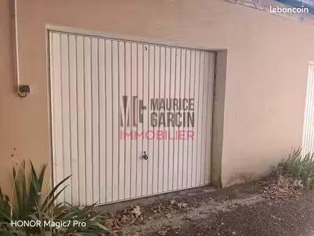 parking/box 22 m² pernes-les-fontaines