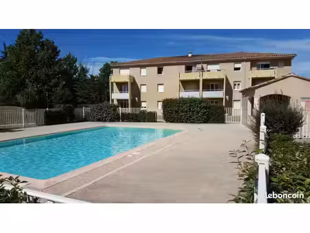monteux –vends t2 libre avec terrasse dans résidence avec piscine