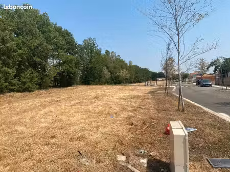 terrain 650 m² lacourt saint pierre