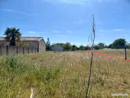 terrain 1296 m² lencloitre