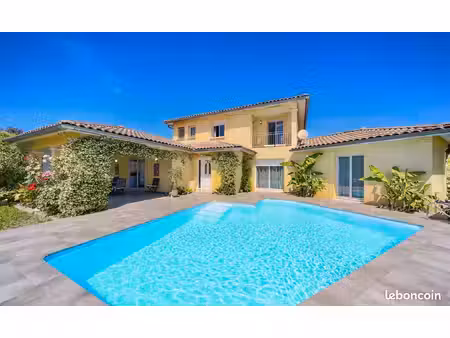 bessens – belle maison familiale de 194 m² avec piscine et sous-sol total