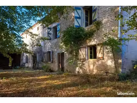 ensemble de caractère - 2 maisons en pierre + dépendances
