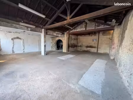vend entrepôt  hangar  garage 208m2