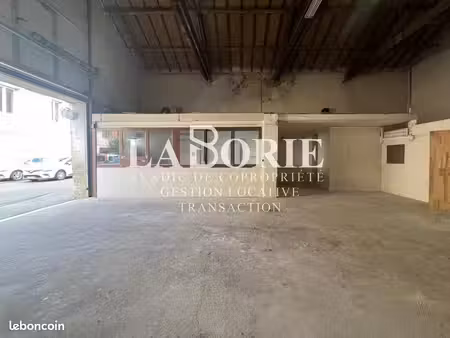 local 150 m² orange