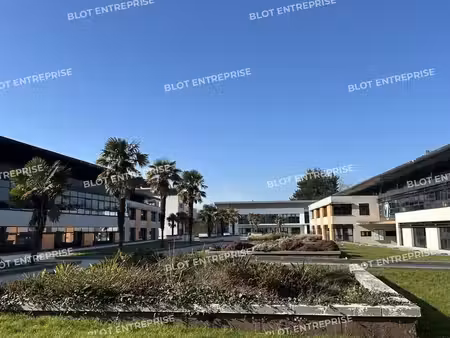 location bureaux lorient 56100 378m²