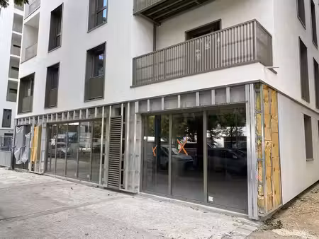 location commerce 180m²