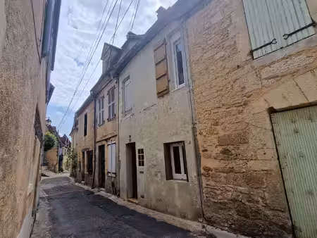 maison de village ancienne  à renover  dans le bugue comprenant 2 appartements