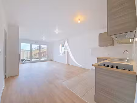 location appartement 2 pièces  71.12m²  louviers