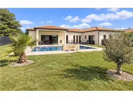 maison de 150 m² à saint-etienne-de-tulmont