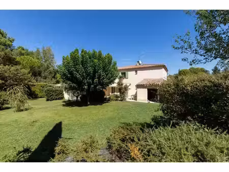 aix-les-milles -chemin du serre- maison familiale avec piscine et studio loué