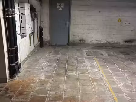 emplacement de parking couverte à vendre à etterbeek