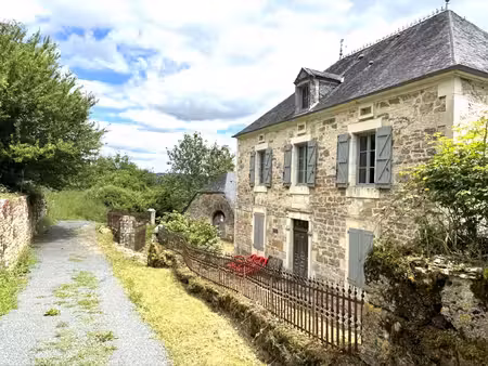 propriété quercynoise de caractère avec vue panoramique  sur 2 5 hectares