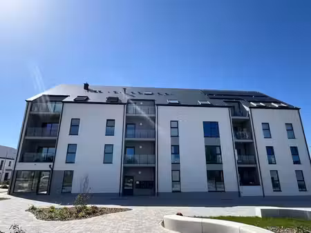très bel appartement avec grande terrasse située au rez-de-c