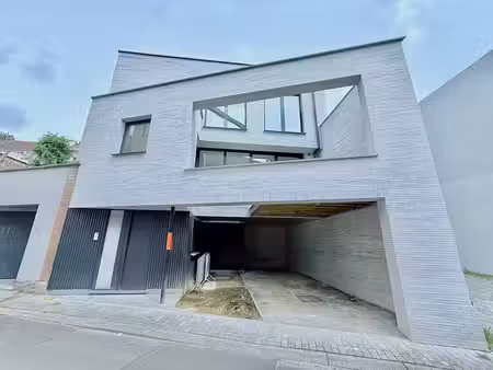 sublime maison contemporaine + terrasse!