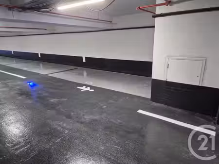 parking à louer - 13 m2 - paris - 75017 - ile-de-france